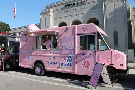 CNE Food Truck Frenzy – candy coated culinista Sweets Food Truck, Food Truck Interior Ideas, Pink Food Truck Ideas, Candy Food Truck, Cute Food Trucks, Pink Food Truck, Margarita Truck, Coffee Shack, Food Truck Interior