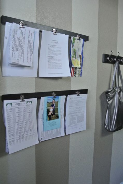 Diy Message, Office Wall Organization, Organization At Work, Diy Office Organization, Family Management, Office Organization Tips, Office Organization Business, Office Organization Ideas, Business Desk