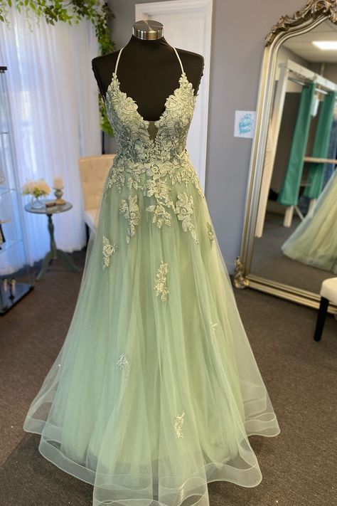 Tiana Inspired Dress Prom, Tiana Inspired Prom Dress, Green Grad Dress, Sage Green Prom, Light Green Prom Dress, Sage Green Prom Dress, Debs Dresses, Hoco Ideas, Mums Wedding