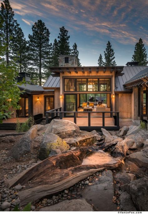 A House In The Woods, Chalet Modern, Rustic House Exterior, Modern Mountain House, Mountain Home Exterior, Aspen House, Modern Mountain Home, Modern Mountain, Mountain Homes