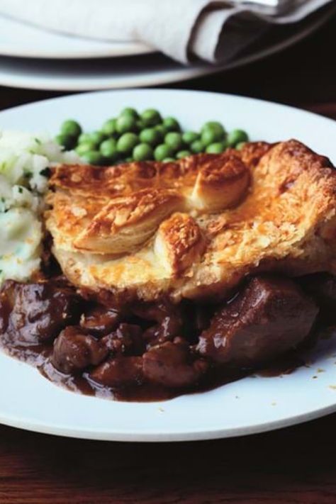 Steak And Kidney Pie Recipe, Kidney Pie Recipe, Stewing Beef, Kidney Pie, Braised Beef Recipes, Steak And Kidney Pie, Betty Neels, Beef Pie, Organ Meat