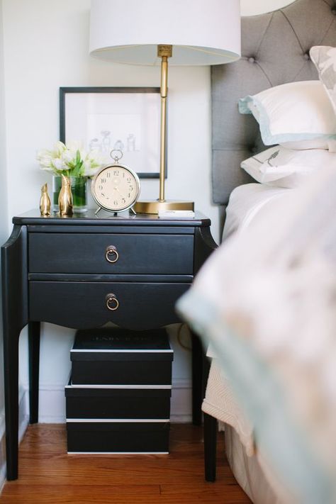 Easy tips on how to style your nightstand and create a warm vignette in any bedroom. See more go to https://ablissfulnest.com/ #bedroomdecor #designtips #decoratingideas Bedside Table Styling, Bedside Table Decor, Black Bedside, Прикроватные Тумбочки, Side Tables Bedroom, Working Women, Bedroom Black, Up House, Trendy Bedroom