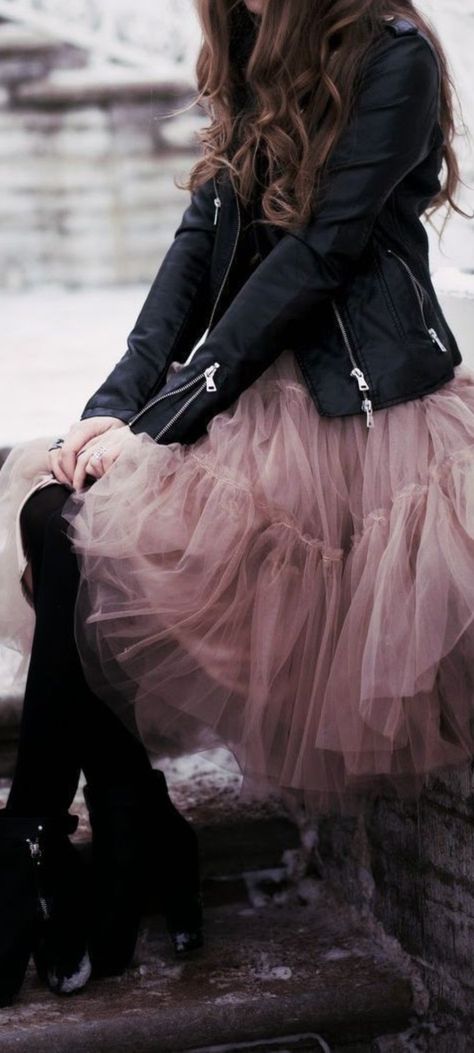 Hooky Aesthetic, Tulle Skirts Outfit, Nymphadora Tonks, Gonna In Tulle, Looks Jeans, Tulle Midi Skirt, Rose Tyler, Killing Eve, Elle Fanning