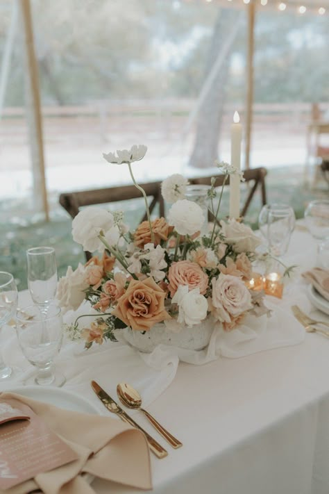 Garden Style Wedding Centerpieces, Fall Wedding Floral Bridesmaids, Neutral Centerpieces Wedding, Neutral Flower Arrangements, Neutral Wedding Centerpieces, Neutral Floral Arrangements, Earth Tone Flowers, Champagne Wedding Flowers, Zion Elopement