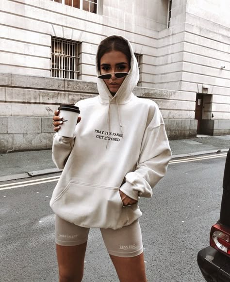 White Sweatshirt Outfit, Hoody Outfits, Gothic Hoodies, Hoodie Outfit Casual, Hoodie Outfits, Oversized Outfit, Trendy Hoodies, Looks Street Style, Sweatshirt Outfit