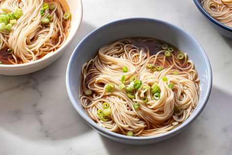 Somen Noodle Recipe, Vegan Udon Noodles, Somen Noodles, Chili Lime Vinaigrette, Thai Chicken Noodles, Noodles Vegetables, Vegetable Chow Mein, Udon Noodle Soup, Rice Noodle Salad