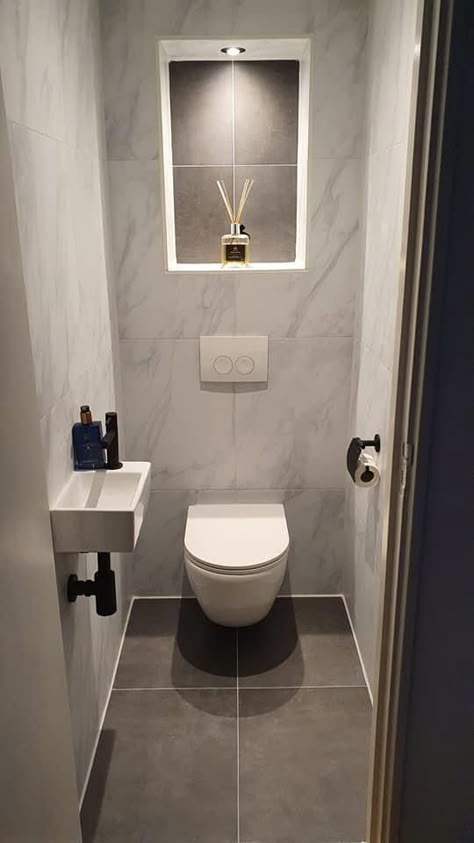 small downstairs toilet ideas Toilet Tiles Design, Small Toilet Design, Small Downstairs Toilet, Toilet And Bathroom Design, Toilet Room Decor, Bilik Air, Small Toilet Room, Small Bathroom Interior, Restroom Design