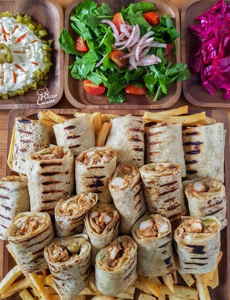 Chicken shawarma 😋👌🌯 – 'uwtar Chicken Shawarma Aesthetic, Shawarma Platter Ideas, Shawarma Photography Ideas, Chicken Shawarma Photography, Sharwama Pictures, Turkish Shawarma Recipe, Shawarma Photography, Shawarma Aesthetic, Turkish Shawarma