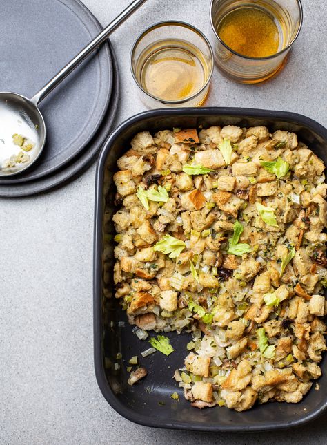 Classic Giblet Stuffing Sausage Stuffing Recipes, Oyster Mushroom Recipes, Oysters Recipes, Savory Zucchini Bread, Sourdough Stuffing, Thanksgiving Dinner Sides, Holiday Meal Prep, Best Stuffing Recipe, Sausage Stuffing Recipe