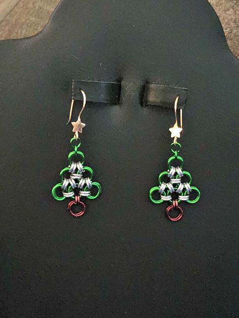 Christmas Bead Earrings Diy, Diy Christmas Jewelry, Holiday Earrings Diy, Diy Christmas Earrings, Diy Xmas Ornaments, Xmas Earrings, Christmas Jewelry Diy, Wire Ideas, Diy Earrings Easy