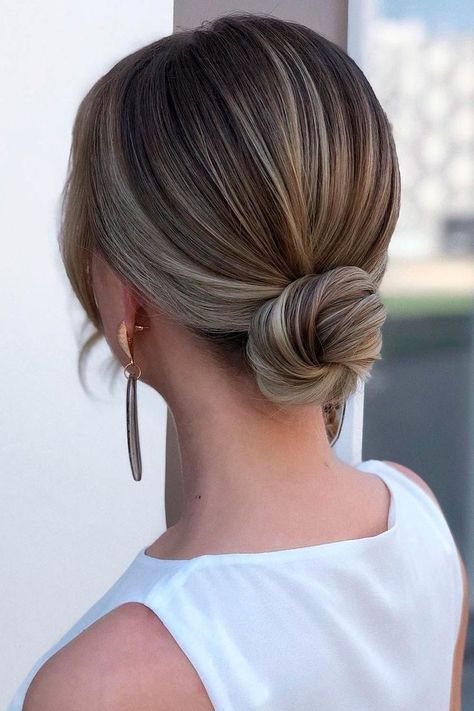 Easy Low Bun Hairstyles, Low Pony Hairstyles, Quick Bun, Easy Low Bun, Low Bun Wedding Hair, Side Bun Hairstyles, Pony Hairstyles, Low Bun Hairstyles, Short Hair Bun