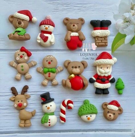 Marzipan Figures Christmas, Christmas Clay Sculptures, Fimo Ideas Christmas, Christmas Clay Figures, Fimo Christmas Decorations, Pasta Flexible Navidad, Clay Crafts Christmas, Christmas Clay Crafts, Christmas Clay Ideas