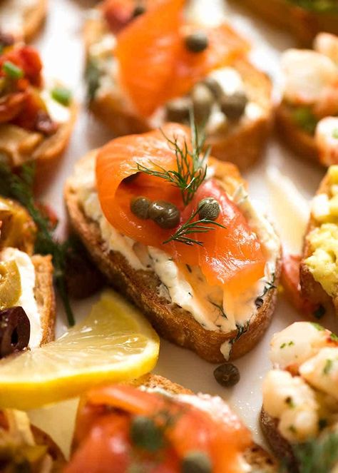 Close up of Smoked Salmon Crostini with cream cheese, dill, lemon and capers Smoked Salmon Crostini, Salmon Crostini, Crostini Toppings, Recipe Tin Eats, Crostini Recipe, Tin Eats, Crostini Appetizers, Recipetin Eats, Recipe Tin