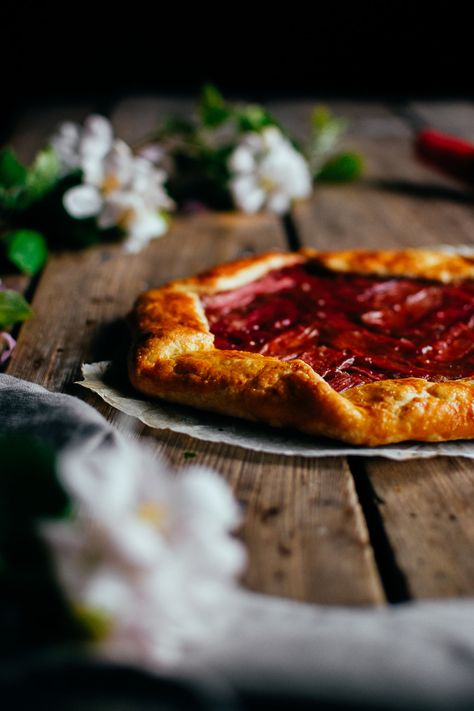 rhubarb galette Rhubarb Filling, Rhubarb Galette, Vegan Appetizers Recipes, Fancy Pattern, Rhubarb Desserts, Galette Recipe, Rhubarb Cake, Summer Baking, Spring Desserts