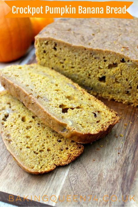 Give your crockpot banana bread a twist with pumpkin puree - ideal for Fall snacks! Fall Banana Bread, Crockpot Banana Bread, Slow Cooker Cake, Pumpkin Banana Bread, Slow Cooker Pumpkin, Tea Bread, Crock Pot Desserts, Pumpkin Banana, Slow Cooker Desserts