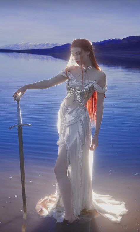 Water Fae Aesthetic, Fae Aesthetic, Mermaid Pose, Fairy Photoshoot, Royal Core, Mermaid Pictures, Mermaid Aesthetic, Digital Art Beginner, Female Knight