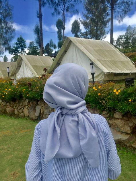 #aesthetic #ootdhijab #blue #tamanootd #posong Blue Hijab Aesthetic, Blue Hijab Outfit, Blue Monochromatic Outfit, Purple Hijab, Blue Hijab, Summer Colours, Monochromatic Outfit, Hijab Aesthetic, Blue Mask