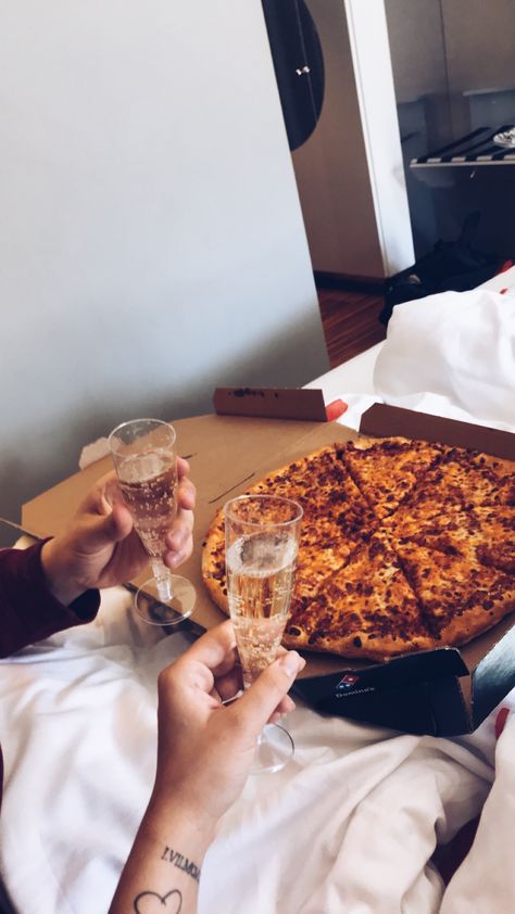 #pizza #cozy #date #couple #couplegoals #champagne Couple Eating Pizza Aesthetic, Nye Date Night At Home, Date Night At Home Aesthetic, Night At Home Aesthetic, Pizza And Champagne, Deal Aesthetic, Pizza Date Night, Pizza Couples, At Home Aesthetic