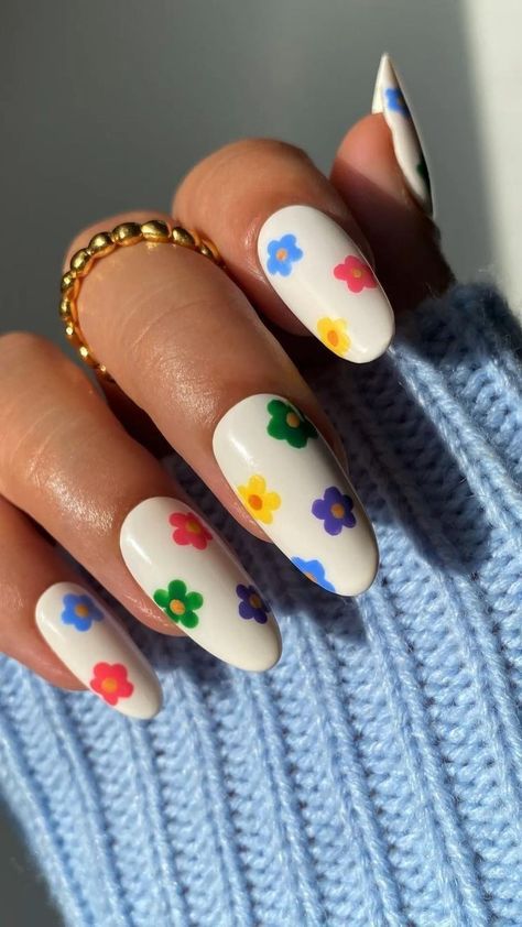 Simple Spring Nails, Yellow Nails Design, Floral Nail Designs, Summer Manicure, Trendy Nail Art Designs, Daisy Nails, Spring Nail Art, Fall Nail Art, Spring Nail