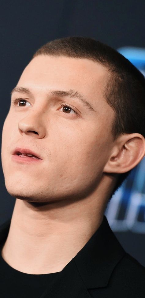 Tom Holland #tomhollandlockscreen #tomholland #peterparker #spiderman #marvel #farfromhome Tom Holland Buzzcut, Tom Holland Pictures, Obsessed With Him, Tom Holland Spiderman, Profile View, New Haircuts, Buzz Cut, Peter Parker, Tom Holland