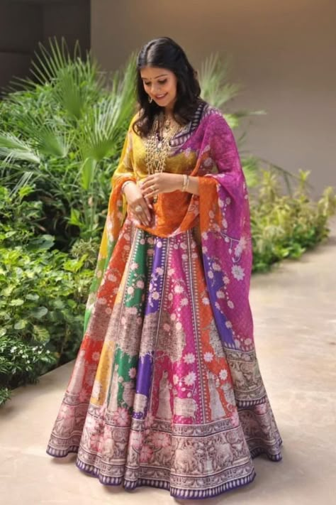 While multi-coloured bridal lehengas are no alien concept and have been in vogue for quite some time now, we’re now seeing brides taking the multi-coloured route for their Mehendi too! And it’s one trend we can’t stop raving about because- 1) We’re too tired of seeing the usual pinks & yellows; 2) What’s better than a riot of colours coming together to add more life to your Mehendi look?! Ubtan Dress, Mehndi Dresses Designs, Mehndi Outfit For Bride, 2023 Mehndi, Mehendi Look, Mehndi Dresses, Haldi Outfits, Carnival Dress, Rajputi Dress