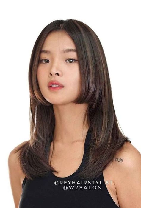 6 Hime Cut Trend Hairstyles That You Should To Try On 2023 : 1. Hime Cut with Flat Bangs 2. Hime Cut With Middle Part 3. Hime Cut With Side Bangs 4. Hime Cut Wavy Style 5. Short Hime Cut 6. Ombre Hime Cut #hairstyle #asian Hime Haircut, Haircut Korean, Hairstyle Asian, Hime Cut, Hair Inspiration Long, Haircut Inspo, Haircuts Straight Hair, Hairstyle Inspo, Trending Haircuts