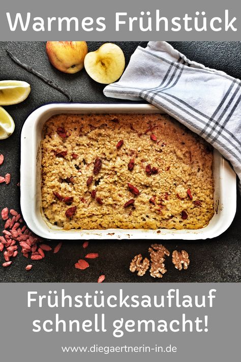 Ein warmes Frühstück als gesunden Start in den Tag ist einfach, lecker, nahrhaft und in Form eines Frühstücksauflaufs sehr gut vorzubereiten. Natürlich ohne zugesetzten Zucker. Warmes Frühstück | TCM | tcmernährung | schnelle Rezepte | Ernährungsberatung | Ernährungscoach |zuckerfrei | Sprternährung | gesundes frühstück  | Frühstück für Kinder | Fancy Breakfast, Overnight Oats, Ayurveda, Healthy Life, Banana Bread, Oats, Clean Eating, Oatmeal, Low Carb