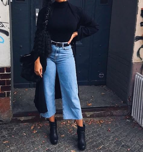 Pinterest: gailmariefranklin Culottes Jeans Outfit, Cullotes Outfit Winter, Cullotes Jeans Outfit, Denim Cullotes Outfit, Denim Culottes Outfits Summer, Pantalon Culotte Outfits, Denim Culottes Outfits Winter, Outfit Pantalon Culotte, Cullotes Outfit Casual