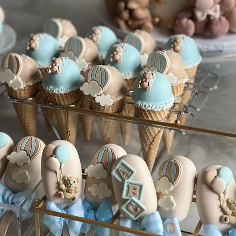 𝐋𝐮𝐱𝐮𝐫𝐲 𝐁𝐚𝐤𝐞𝐫 + 𝐃𝐞𝐬𝐢𝐠𝐧𝐞𝐫 on Instagram: "My favorite theme deserves a post on its own, I love these candid shots of the assorted treats for this beautiful baby shower 🧸🧸 . . . . #desserttable #desserttables #babyshowerdesserttable #cakesicles #cakepop #treatmaker #baker" Baby Bear Birthday Party, Teddy Bear Birthday Cake, Baby Shower Planner, Cake Wallpaper, Diy Hot Chocolate, Baby Shower Sweets, Bear Baby Shower Theme, Baby Shower Dessert Table, Cute Christmas Cookies