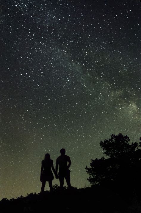 Looking At Stars Aesthetic, Couple Looking At Stars, Aesthetic Couple Pictures Dark, Stargazing Aesthetic Couple, Couple Under The Moon, Looking At Stars, Aesthetic Couple Pictures, Stargazing Aesthetic, Backlight Photography