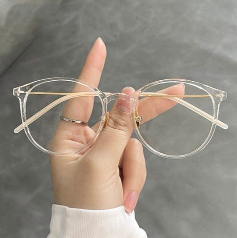 Clear Glasses Frames Women, Cute Glasses Frames, Glasses Frames Trendy, Fancy Glasses, Classy Glasses, Clear Glasses Frames, Glasses Inspo, Glasses Inspiration, Glasses Trends