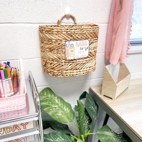 •McKay• (@gradesandgrace) • Instagram photos and videos Classroom Mailbox Ideas, Upper Elementary Classroom Decor, Student Mailboxes, Classroom Mailboxes, Diy Mailbox, Mailbox Ideas, Kindergarten Classroom Decor, Hanging Folders, Elementary Classroom Decor