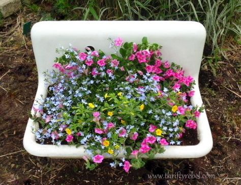 tips to planting a sink, container gardening, flowers, gardening, how to, repurposing upcycling Belfast Sink Garden, Vintage Sinks, Repurposed Planter, Garden Sink, Vintage Sink, Old Sink, Decoration Shabby, Flowers Gardening, Gardening Flowers