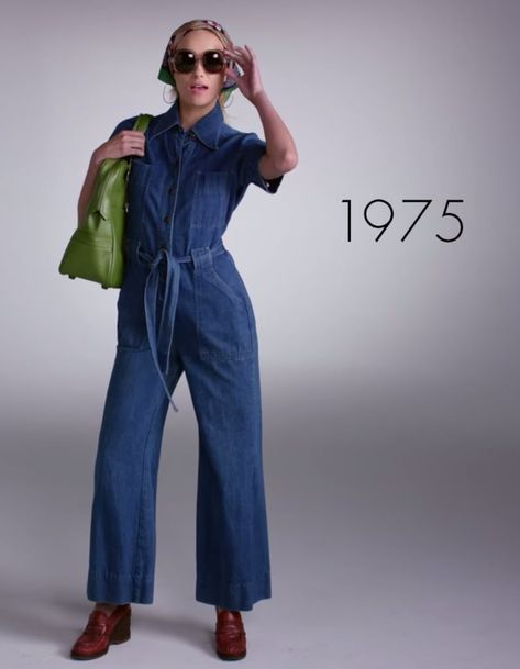 1975 1975 Fashion, 60s Fashion Trends, Fashion Through The Decades, Suits Tv Shows, Fashion Dresses Online, Popsugar Fashion, Clothing Catalog, 1970s Fashion, Pantalon Large