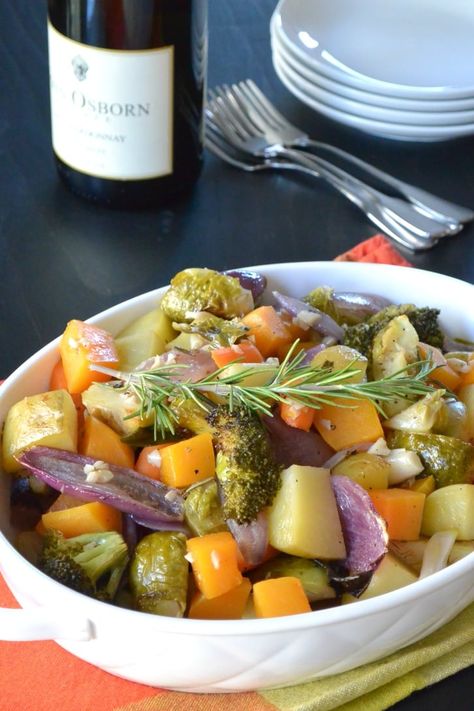 White Wine Roasted Vegetables get a boost of flavor while using less oil. Combine your favorite seasonal vegetables with dry white wine, garlic, and rosemary for a delicious side dish perfect for the holidays or any night! #wine #roasted #vegetables #side #thanksgiving #holiday #vegan #vegetarian #glutenfree #easy #recipe Vegan Holiday Recipes, Seasonal Vegetables, Vegan Holiday, Artichoke Recipes, Vegan Holidays, Vegan Side Dishes, Side Dish Recipes Easy, Vegan Sides, Vegan Thanksgiving