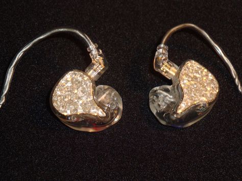 UE in ears In Ear Monitors Aesthetic, Music Mic, Singer Dr, Ear Monitors, Music Supplies, In Ears, Microphone Studio, Bling Phone Cases, In Ear Monitors