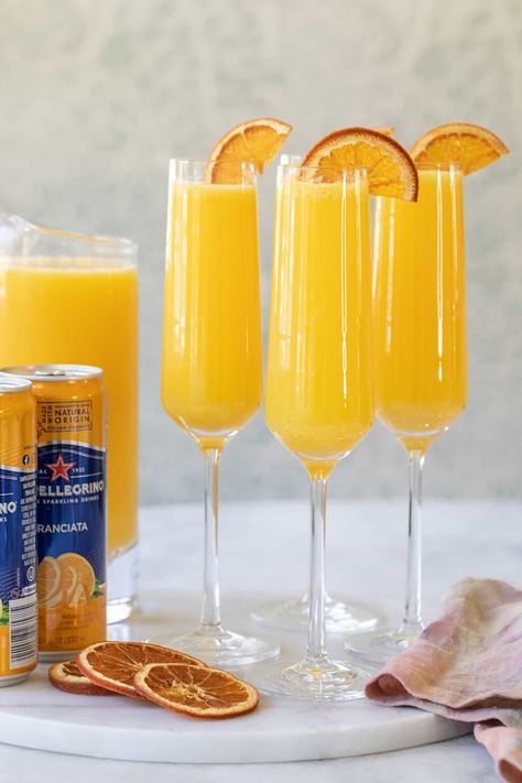 A delicious and refreshing virgin mimosa! This non-alcoholic mimosa is perfect for anyone not wanting alcohol in their mimosa, but still wants to enjoy a sweet and bubbly drink for brunch! Serve it without favorite brunch recipes for the ultimate treat. #virginmimosa #mimosarecipe #mocktail #mimosa Non Alcoholic Mimosa, Orange Juice Cocktails, Cocktails Made With Gin, Tequila Soda, Sparkling Grape Juice, Strong Cocktails, Mimosa Recipe, Pear Juice, Sour Cocktail