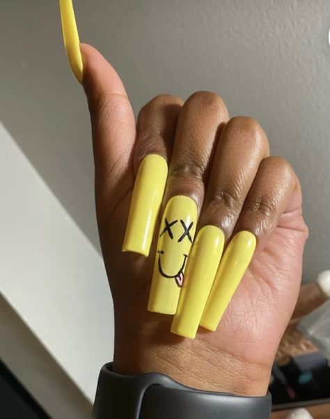 Festival Nails Acrylic, Yellow Smiley Face Nails, Festival Nails Summer, Nails Coachella, Festival Nail Ideas, Cool Summer Nails, Festival Nail Art, Music Festival Nails, Nails Music