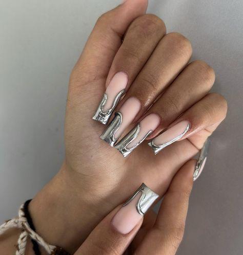 June Birthday Nails, Silver Chrome Nails Designs, Silver Metallic Nails, Chrome Nails Silver, Long Square Nails, Acrylic Toe Nails, Nails Now, Pointed Nails, Colored Acrylic Nails