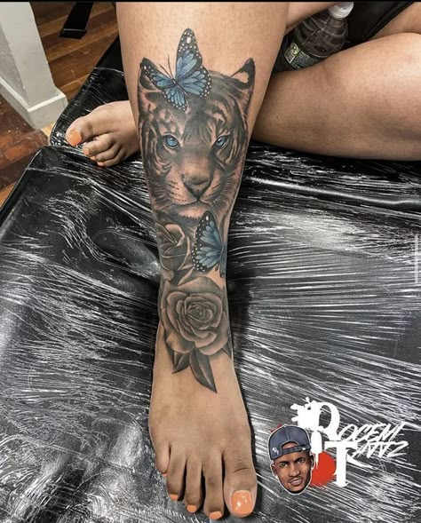 Lion Leg Tattoo Female, Arm Tattoos Black, Tattoo Feather, Rip Tattoo, Girl Thigh Tattoos, Hand Tattoos For Girls, Cute Hand Tattoos, Foot Tattoos For Women, Black Girls With Tattoos