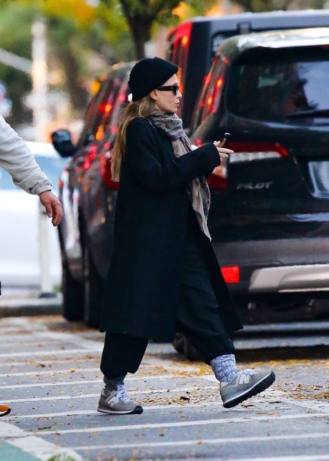 Mary Kate Olsen Style, Vans Authentic Platform, Ashley Olsen Style, Vans Authentic Black, Olsen Twins Style, Mary Kate And Ashley, Kate Olsen, Vans Outfit, Mary Kate Ashley