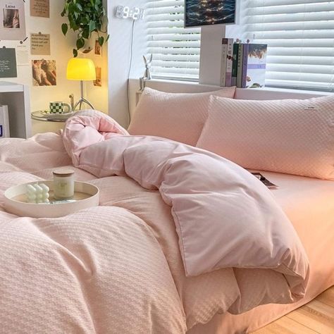 Pastel Duvet Cover Aesthetic, Pink Bed Inspiration, Pink Sheets Bedroom, Pink Bed Set Ideas, Girly Bedding Ideas, Light Pink Comforter Bedroom Ideas, Pink Bed Comforters, Bed Sets Aesthetic, Pink Bedsheet Aesthetic