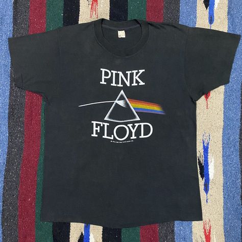 VINTAGE 80S PINK FLOYD T-SHIRT Pink Floyd Music, Pink Floyd Shirt, Pink Floyd T Shirt, Rock T Shirts, Men's Tops, Pink Floyd, Vintage Men, Stranger Things, Mens Tops