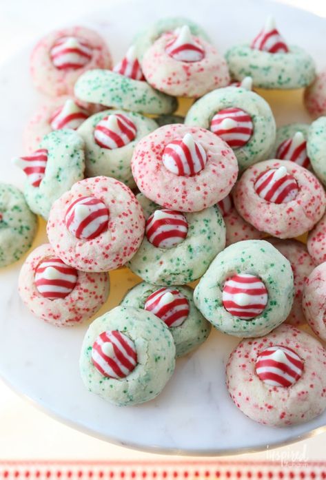 Kiss Cookie, Cookies Peppermint, Christmas Cookies Recipes, Spice Sugar Cookies, Truffle Cookies, Best Christmas Cookie Recipe, Christmas Feast, Christmas Baking Recipes, Kiss Cookies