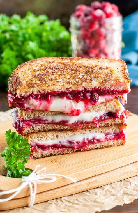 Swiss Grilled Cheese, Vegan Grilled Cheese, Jalapeno Popper Grilled Cheese, Grilled Sandwiches, Perfect Grilled Cheese, Law Carb, Gourmet Grilling, Vegan Nutella, Leftover Cranberry Sauce