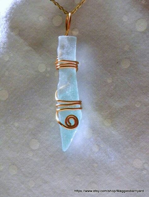 Product Lighting, Beachglass Jewelry, Wire Jewelry Designs, Wrapped Necklace, Rock Jewelry, Sea Glass Pendant, Wire Wrapping Crystals, Wire Wrapping Stones, Wire Work Jewelry