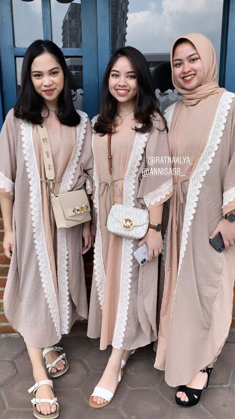 Inspirasi Kaftan Lebaran, Outfit Ied Fitri, Ied Mubarak Outfit, Kaftan Lebaran, Lebaran Outfit, Ootd Lebaran, Dress Muslim Modern, Hijab Dress Party, Kaftan Designs