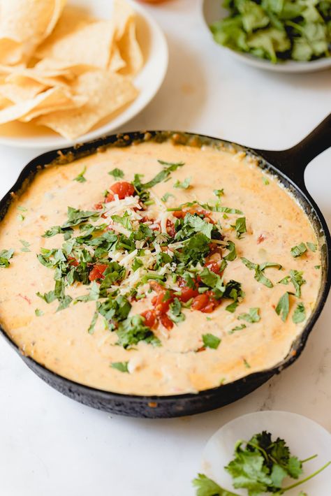 Easy smoked queso dip is loaded with cheese, ground meat, rotel and is smoked to perfection! Perfect for tailgates and game day! Smoked Queso Dip, Smoked Queso, Queso Dip Recipe, Queso Dip Recipes, Queso Cheese, Queso Dip, Large Oven, Tailgate Food, Taco Meat