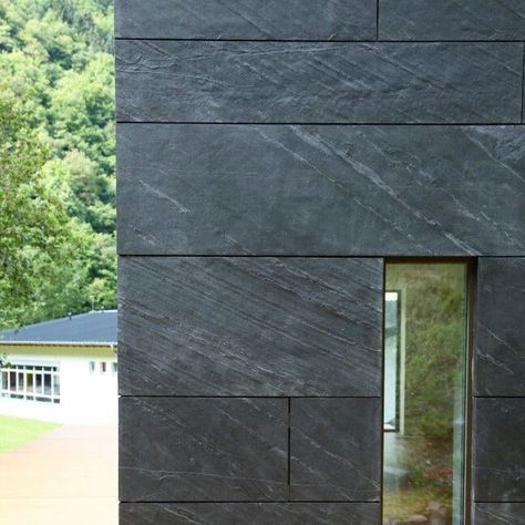 Black Stone Facade, Slate Cladding Exterior, Tile Cladding Exterior, Black Stone Exterior, Veneer Wall Design, External Stone Cladding, Slate Stone Wall, Black Stone Wall, Stone Cladding Exterior