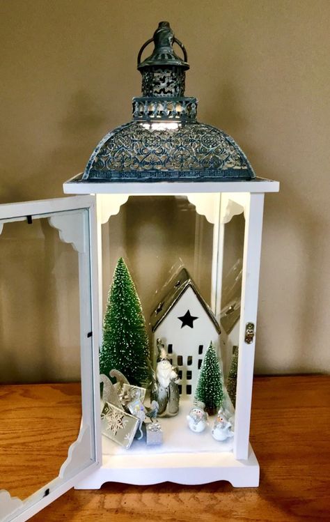 Lantern With Scene Inside, Mini Christmas Scene In Lantern, Xmas Lanterns Ideas, Christmas Lanterns Decorated Diy, Diy Christmas Lanterns Ideas, Christmas Lantern Decor Ideas, Christmas Lanterns Diy, Lantern Decor Ideas, Diy Christmas Ornaments Rustic